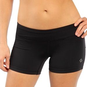 Moving comfort stretch exercise shorts